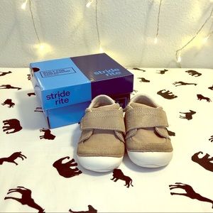 Stride Rite soft motion Kellen sneakers/ Tan
